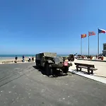 20 M From The Beach, Αρρομάνς