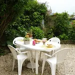 20 M From The Beach,