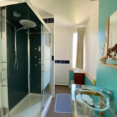 20 M From The Beach, *