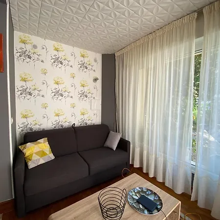 Apartment Nice Holiday 20 M From The Beach Les Bains *