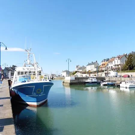 Apartment Nice Holiday 20 M From The Beach Les Bains Arromanches-les-Bains