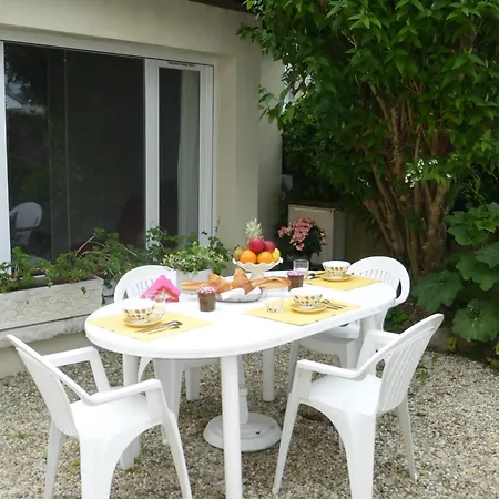 20 M From The Les Bains Αρρομάνς