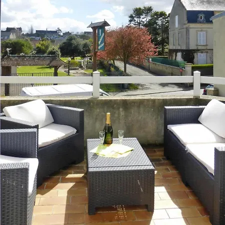 20 M From The Beach, *