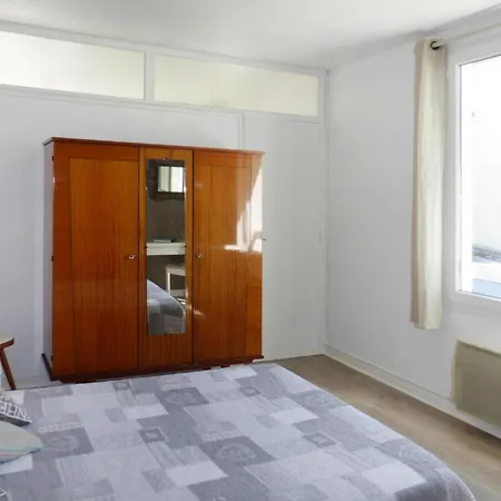 20 M From The Beach,