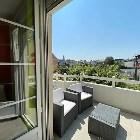 20 M From The Beach, ארומנש-לה-באינס