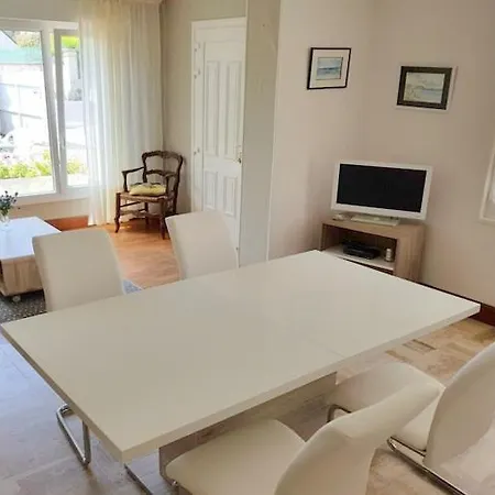 דירה 20 M From The Beach, ארומנש-לה-באינס