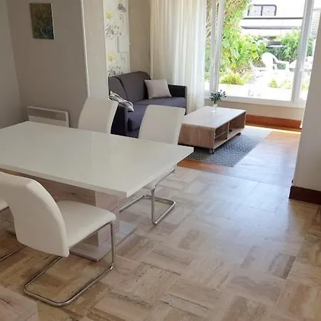 20 M From The Beach, דירה *