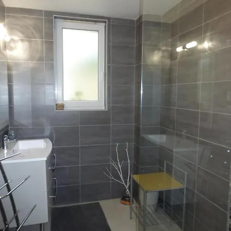 דירה 20 M From The Beach,