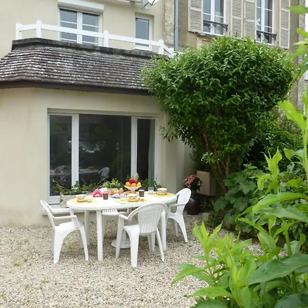 20 M From The Beach, *