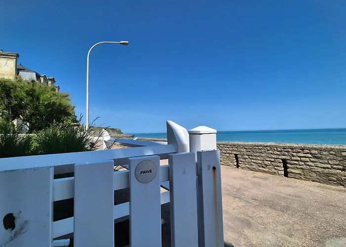 20 M From The Beach, Arromanches-les-Bains