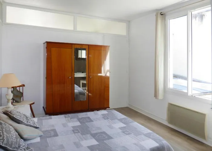 20 M From The Beach,